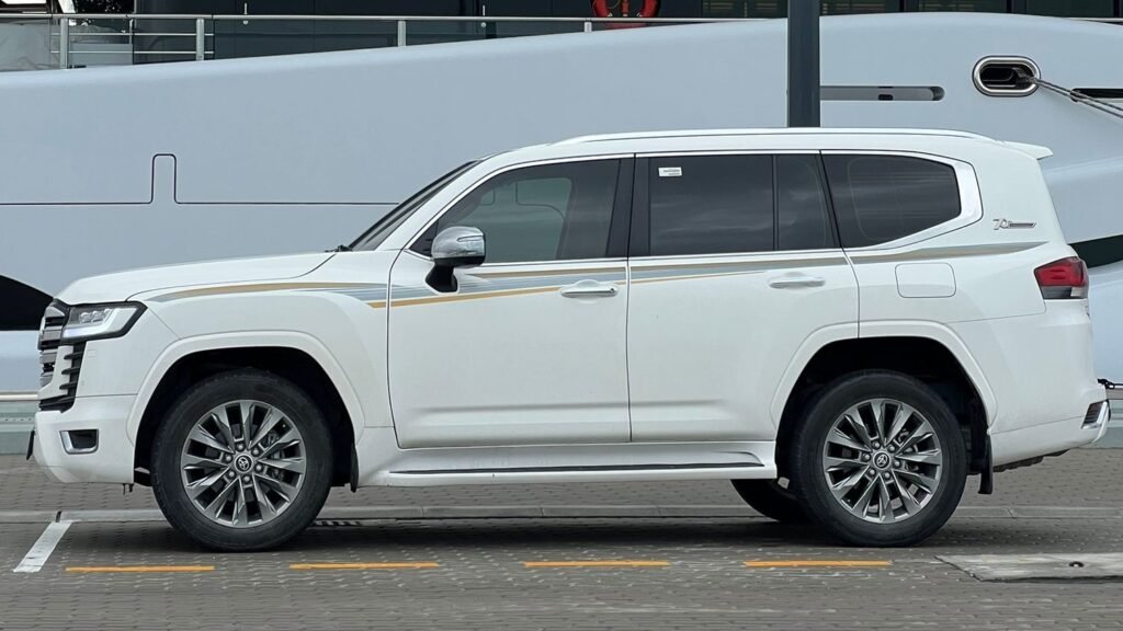 Toyota Landcruiser LC300 Doha, Qatar